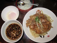 「肉盛りつけ麺並800円＋無料の肉増し＋温玉」@魁 肉盛りつけ麺 六代目けいすけの写真