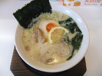 「レモン牛乳らーめん(700円)」@らーめんと餃子のカエル家の写真