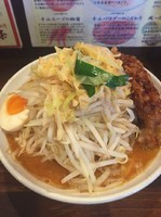 「鷹の爪ラーメン、プチ唐、中盛り、野菜増し」@旨辛ラーメン 表裏の写真