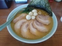 「ラーメン＋チャーシュー＋ウズラ」@麺屋 岡一の写真