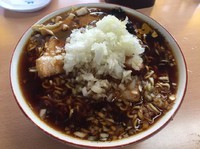 「ラーメン　７００円＋薬味　５０円」@梅乃家の写真