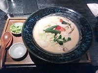 「タイ風シーフードクリームのおうどん」@麺匠の心つくし つるとんたん 新宿店の写真