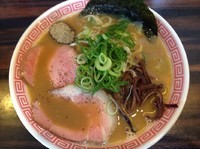 「豚骨煮干しそば ¥750 替玉 ￥100」@丸め～背脂煮干～の写真