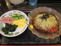 「黒酢しょうゆ冷し麺　510円」@日高屋 秋葉原駅前店の写真