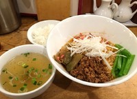 「汁なし担々麺・中辛・中盛り・スープ＆ライス付き」@担々麺 ほおずきの写真