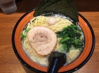 「醤油豚骨らーめん」@横浜家系ラーメン なかいち家の写真