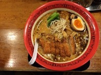 「豚骨排骨拉麺 950円」@万世橋酒場 秋葉原本店の写真