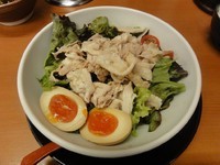 「もち豚冷しゃぶ冷麺(中華だれ)」@ラーメンまこと屋 平野馬場店の写真