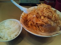 「しょうゆ辛ねぎラーメン（950円）+半ライス（100円）」@超ごってり麺 ごっつ 秋葉原店の写真