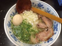 「【限定】淡麗塩ラーメン＋煮玉子」@ラーメン酒場 藤桜の写真