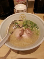 「プレーン+赤羽うまか飯」@TOKYO豚骨BASE MADE by 一風堂 赤羽店の写真