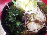 「ラーメン(硬め)(650円)背脂(10円)他」@横浜家系ラーメン 高松家の写真