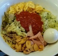 「【限定】ピザまぜ（追い飯付き）850円＋味玉」@らーめん・つけめん 八角の写真