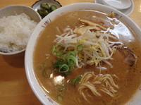 「中華そば(大)(650円)、めし(小)(100円)」@西食の写真