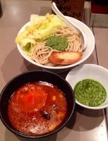 「海老トマトつけ麺８５０円　バジル５０円　キャベツ５０円」@つけ麺 五ノ神製作所の写真