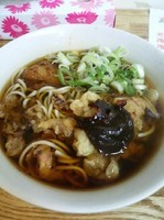 「かけ200円+コチュジャンゲソ80円+唐揚げ50円」@一由そば 日暮里店の写真