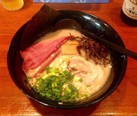 「馬骨ラーメン燻製馬肉2枚 850円」@味香美の写真
