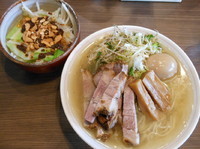 「塩ネギチャーシュー＋味玉＋辛辛ジロめし」@INOSHOWの写真