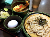 「イカ・そぼろ丼セット(560円）と生卵(クーポン)」@ゆで太郎 本所吾妻橋店の写真