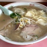 大盛りワンタン麺
