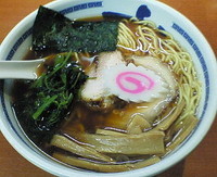 「らーめん（醤油）＋わさび（葉わさび：１００円）＝８９０円」@たけちゃんにぼしらーめん 調布店の写真