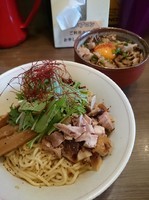 「焦がしネギと鶏油香る油そば700円＋豚ごはん(クーポン)」@INOSHOWの写真