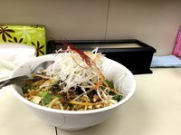 「汁なし担々麺＋サービスライス」@ビンギリの写真