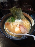 「濃厚鶏骨醤油そば」@濃厚鶏そば 麺屋武一 秋葉原店の写真