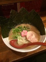 「博多鶏炊き濃厚らーめん＋海苔」@博多鶏炊き濃厚らーめん ひのとり 東京御茶ノ水店の写真