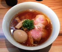 「醤油チャーシュー950円+味玉100円」@らぁめん鴇の写真