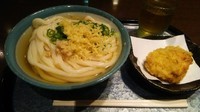 「かけうどん 490円 ＊ とり天 130円」@野らぼー 大手町カンファレンスセンター店の写真