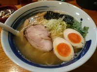 「塩煮干しそば(細麺ver)750円＋ビール＆日本酒etc」@麺屋 鶏口の写真