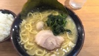 「醤油ラーメン（６８０円）サービスライス」@横浜家系ラーメン 大森家の写真
