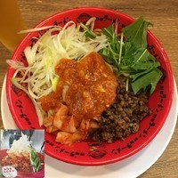 「三種の激辛大戦争ラーメン＋ミニビール」@野郎ラーメン 中目黒店の写真