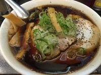 「ブラックチャーシューラーメン」@豊来軒の写真