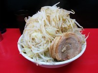 「らーめん中（野菜増し、にんにく）」@びんびん豚の写真