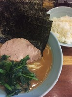 「のりラーメン、味濃い目、油少な目」@横浜家系ラーメン 家家家 飯田橋店の写真