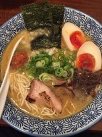 「濃厚鶏骨醤油らーめん　味玉入り(880円)」@麺や 鶏どり亭 南森町店の写真