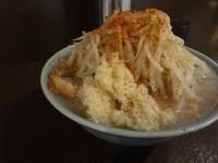 「ラーメン730円　麺硬め/ニンニクマシマシ/唐辛子/カラメ」@ラーメン二郎 JR西口蒲田店の写真