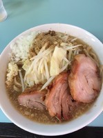 「リッチ850円 ニンニク少な目 玉ねぎ増し増し 魚粉増し」@らーめん☆王子の写真