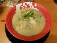 「背脂醤油ラーメン（博多細麺）」@ラーメンまこと屋 大東南新田店の写真