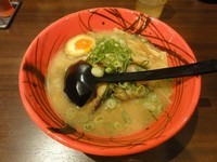「醤油とんこつラーメン」@博多ラーメン げんこつ 江坂店の写真
