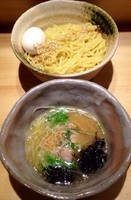 「塩つけ麺　850円　中盛サービス　味玉１００円」@焼きあご塩らー麺 たかはし 新宿本店の写真