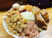 「まぜそば 大 全部増し ニンニク脂W 野菜」@ハイマウントの写真