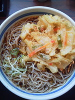 「天ぷらそば（大盛サービス）\420」@蕎麦 一心たすけ 日本橋店の写真