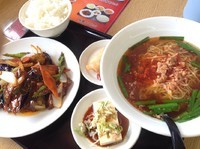 「ランチセット＋ラーメン変更（味噌ナス炒めと台湾ラーメン）580円」@台湾料理 興福順の写真