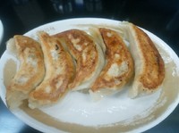 「手打餃子500円」@中国手打拉麺 馬賊 日暮里店の写真