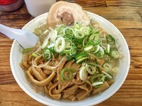 「しょうゆらーめん大盛＋メンマ＋薬味多め」@こってりらーめん なりたけ 本八幡店の写真