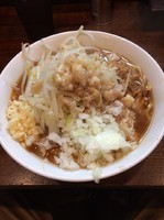 「辛普通盛800円 玉葱50円 ニンニク アブラ」@麺屋 鳳の写真