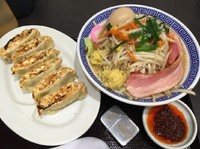 「贅沢タンギョウ＋ピリ辛の素」@東京タンメン トナリ 東京ラーメンストリート店の写真